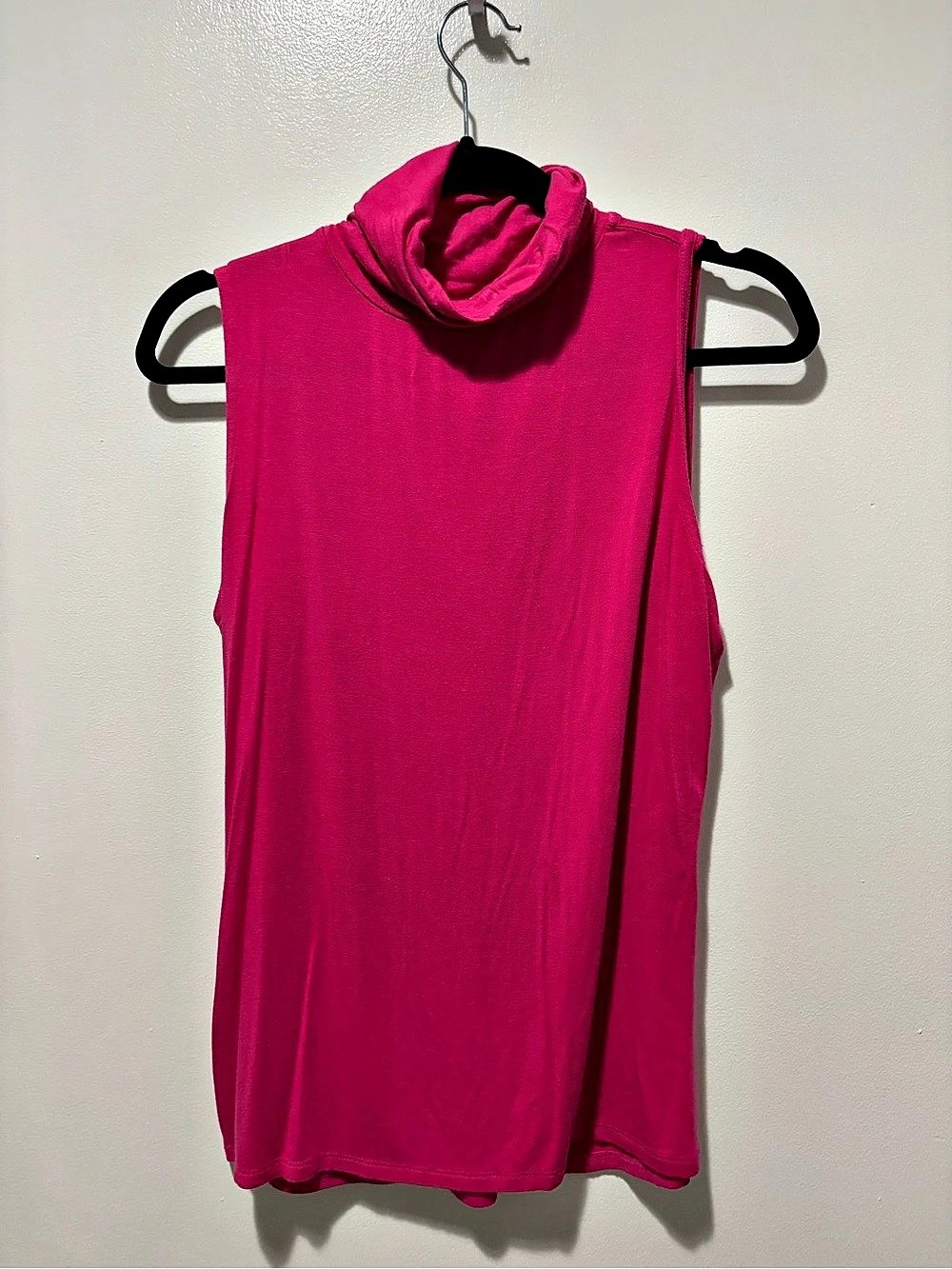 Riley & Rae Sleeveless Cowl Neck Tunic in Pink Size Small Like New